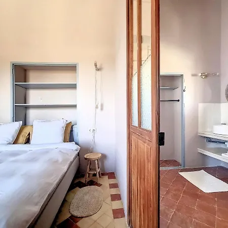 Mansion Taratata Hotel *